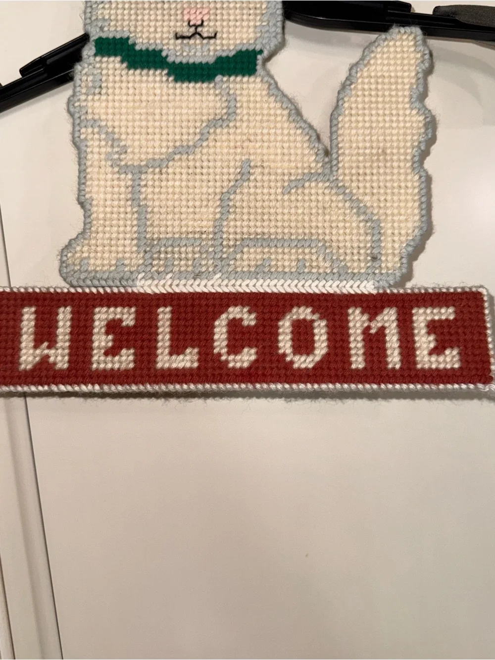 Handcrafted Cream Cat Welcome Sign - Pets Cat Décor Green, White and Red